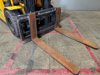 Four wheel front forklift Hyundai 45B9
