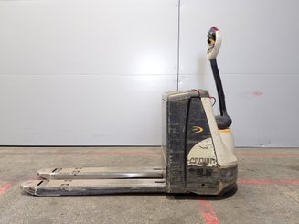 Pedestrian pallet truck Crown WP3020-2.0