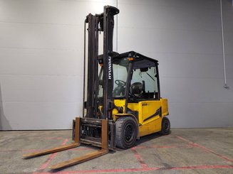 Four wheel front forklift Hyundai 45B9