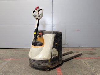 Pedestrian pallet truck Crown WP3020-2.0