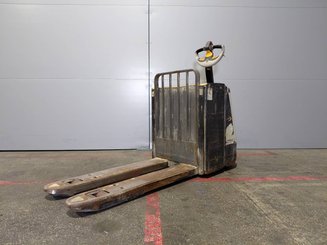 Pedestrian pallet truck Crown WP3080 - 1