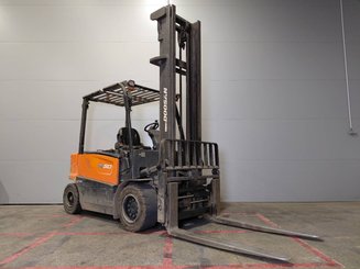 Four wheel front forklift Doosan B50X-7