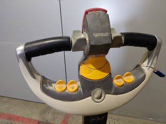 Pedestrian pallet truck Crown WP3080 - 7