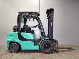 Four wheel front forklift Yale GLP35