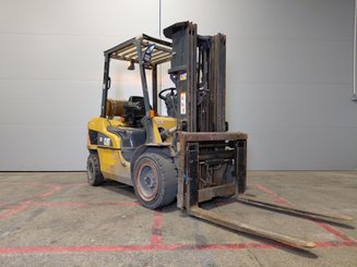Four wheel front forklift Caterpillar GP30NTD