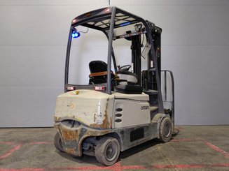 Four wheel front forklift Crown SCF6040-18
