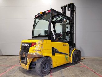 Four wheel front forklift Hyundai 45B9
