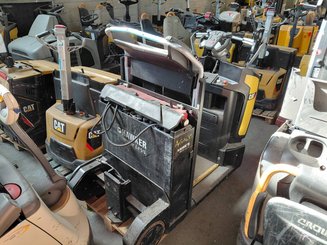 Tow tractor Caterpillar NTR30N