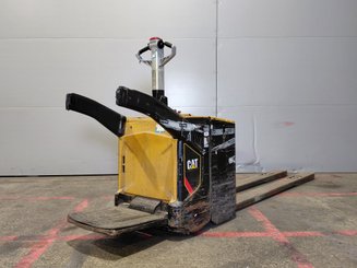 Pedestrian pallet truck Caterpillar NPV20N2