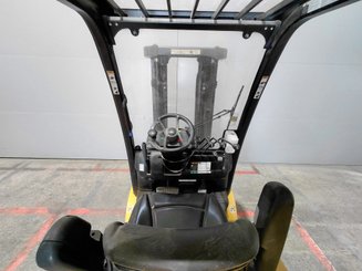 Four wheel front forklift Yale GDP25 - 7