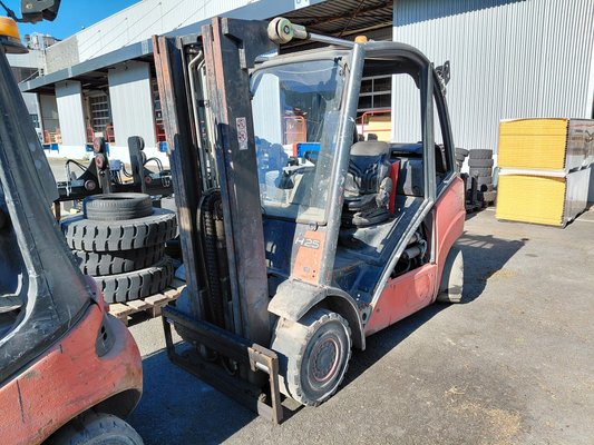 Four wheel front forklift Fenwick H25T - 1