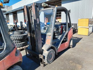 Four wheel front forklift Fenwick H25T - 1