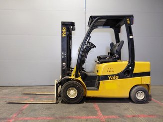 Four wheel front forklift Yale GDP25 - 4