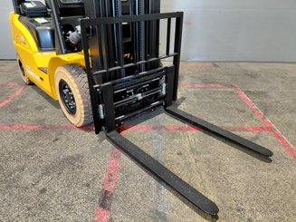 Four wheel front forklift Hangcha XE25i ( CPD25-XEY2HA-SI )