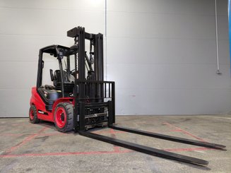 Four wheel front forklift Hangcha XF35D-2