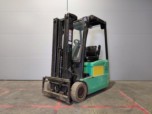 Three wheel front forklift Yale ERP16 ATF - 1