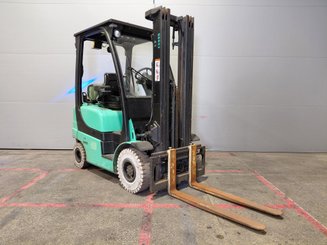 Four wheel front forklift Yale GLP20SX - 1