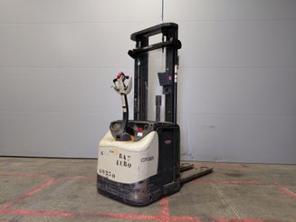 Pallet stacker Crown ESI4000-14 - 4