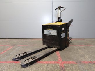 Stand-on pallet truck Caterpillar NPV20N2