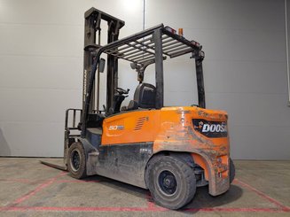 Four wheel front forklift Doosan B50X-7