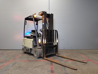 Four wheel front forklift Crown SCF6040-18