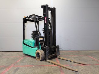 Three wheel front forklift Yale ERP16VTLWB - 1