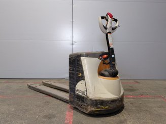 Pedestrian pallet truck Crown WP3020-2.0