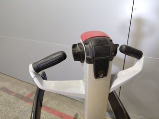 Stand-on pallet truck Caterpillar NPV20N2