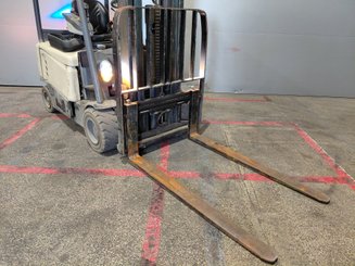 Four wheel front forklift Crown SCF6040-18