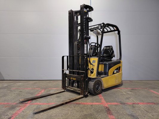 Three wheel front forklift Caterpillar EP16NT - 1