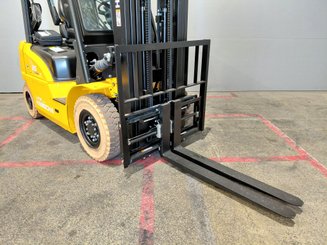 Four wheel front forklift Hangcha XE25i ( CPD25-XEY2HA-SI )