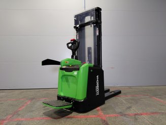 Stacker truck with folding platform Hangcha CDD16-XT1S-SI