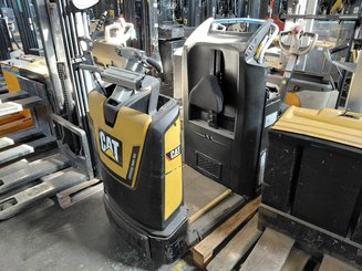 Tow tractor Caterpillar NTR30N