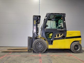 Four wheel front forklift Yale GDP50 - 4
