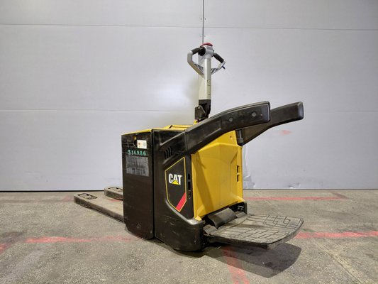 Stand-on pallet truck Caterpillar NPV20N2 - 1