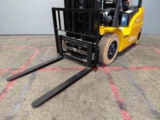 Four wheel front forklift Hangcha XE25i ( CPD25-XEY2HA-SI )
