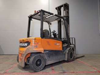 Four wheel front forklift Doosan B50X-7