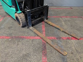 Three wheel front forklift Yale ERP16VTLWB - 6
