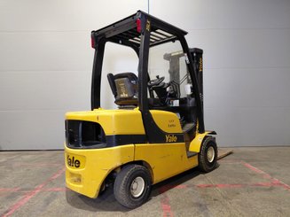 Four wheel front forklift Yale GDP25 - 3