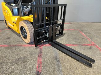 Four wheel front forklift Hangcha XE25Hi ( CPD25-XEY2H2-SI )