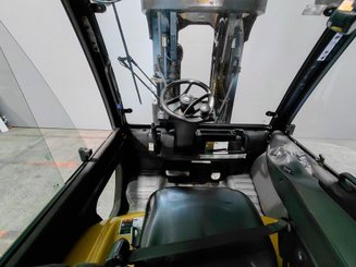 Four wheel front forklift Yale GDP50 - 7