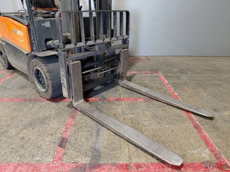 Four wheel front forklift Doosan B50X-7