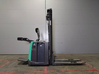 Stacker truck with folding platform Mitsubishi SBV12P