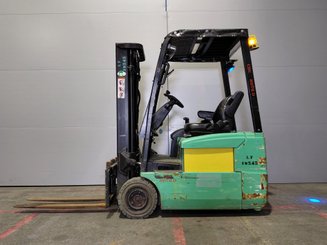 Three wheel front forklift Yale ERP16 ATF