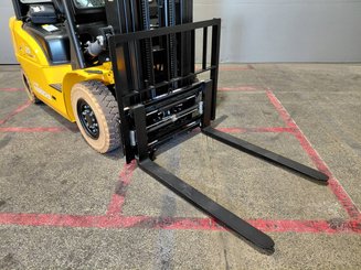 Four wheel front forklift Hangcha XE25i ( CPD25-XEY2HA-SI )