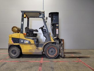 Four wheel front forklift Caterpillar GP30NTD
