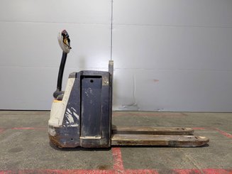 Pedestrian pallet truck Crown WP3080 - 6