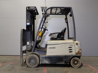 Four wheel front forklift Crown SCF6040-18