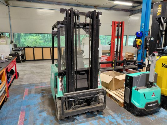 Four wheel front forklift Yale ERP16RCF - 1
