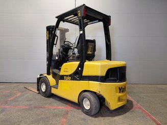 Four wheel front forklift Yale GDP25 - 2